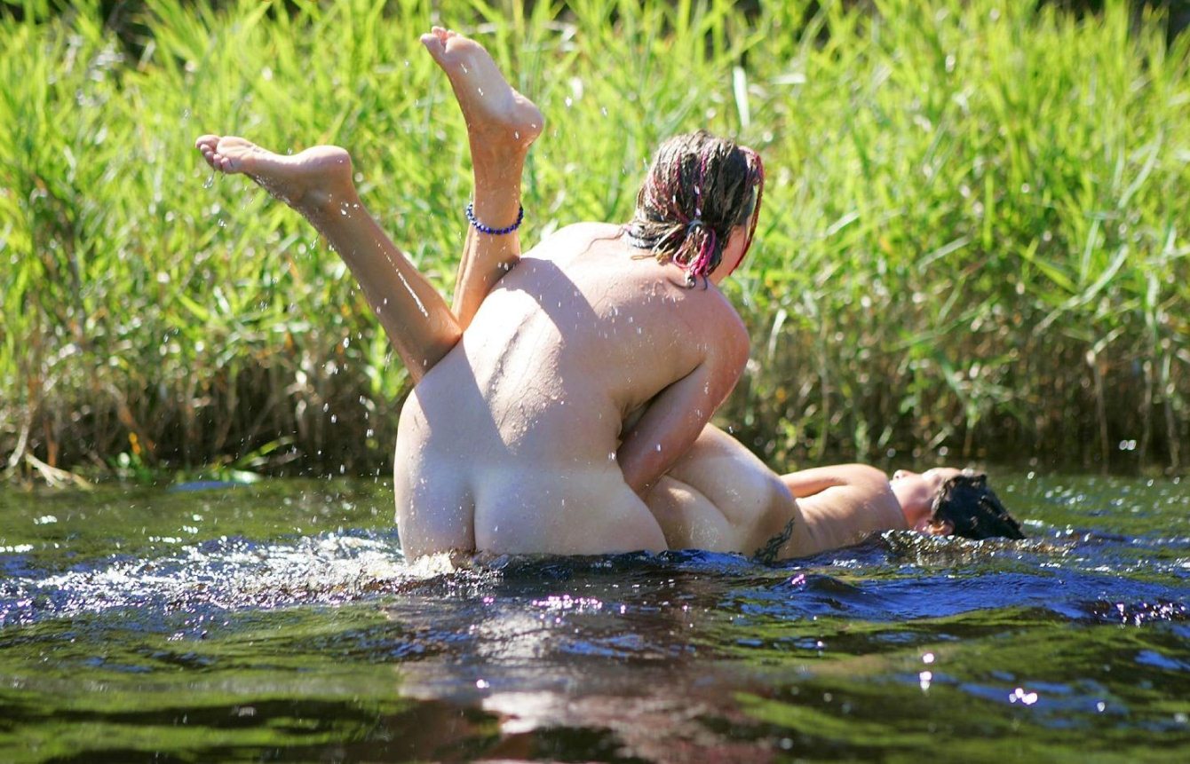 женщины купаются голыми фото 42