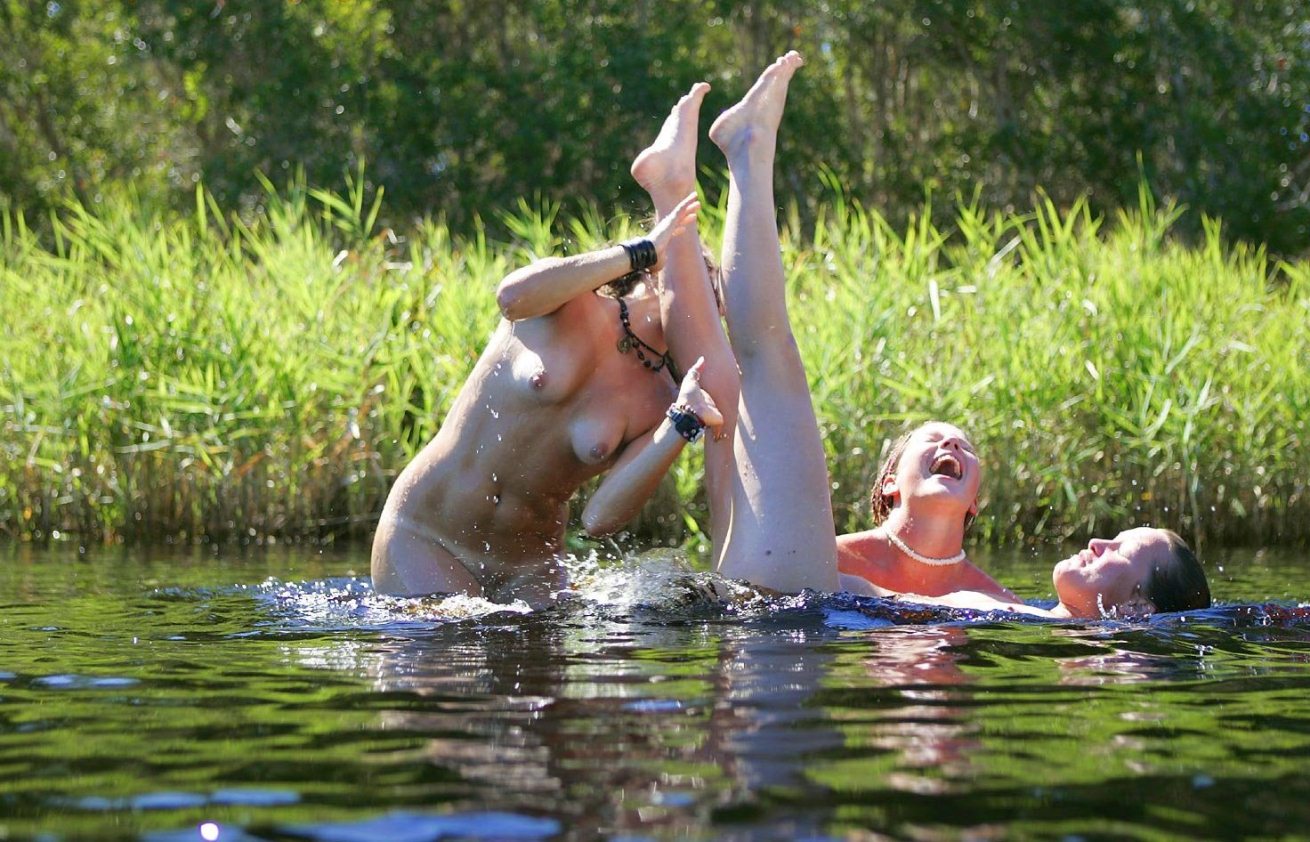 голая женщина на реке фото фото 111