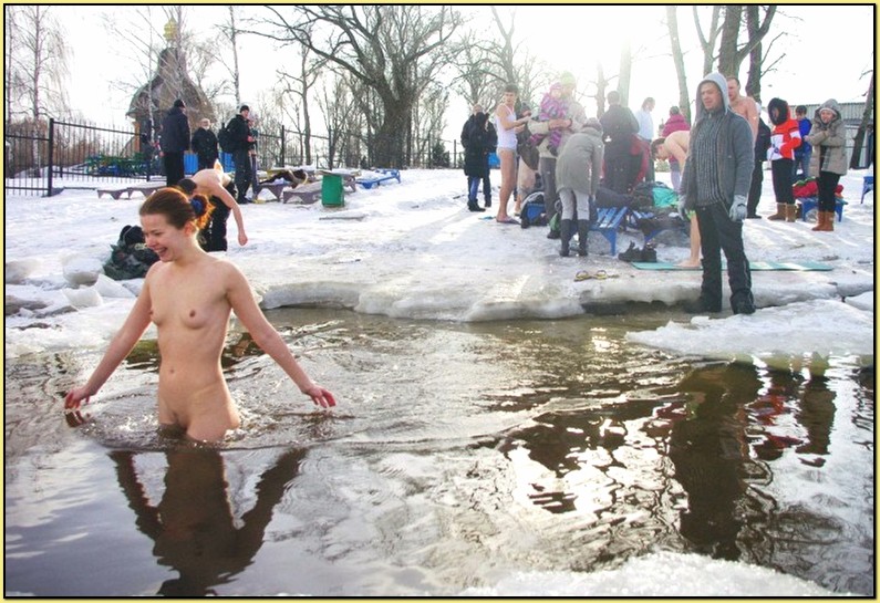 Голое купание на крещение (46 фото) - Порно фото голых девушек